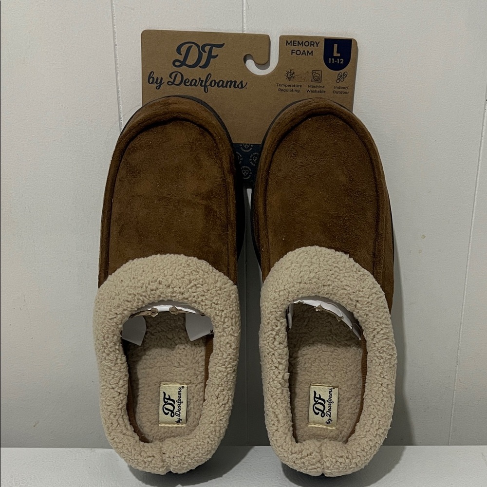 Men’s Dearfoams Brown Slippers with rubber/plastic bottoms